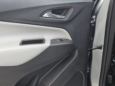 Used 2023 Chevrolet Equinox LS FWD image 23