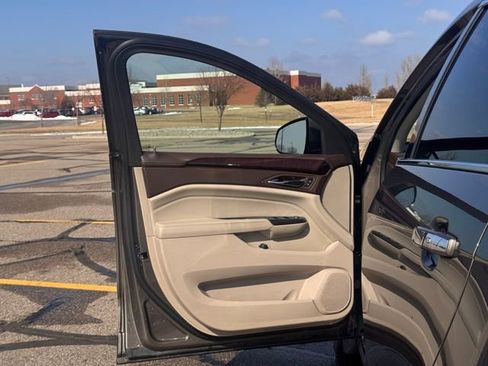 Used 2014 Cadillac SRX Luxury image 4