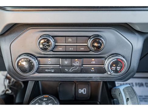 Used 2022 Ford Bronco Black Diamond image 16