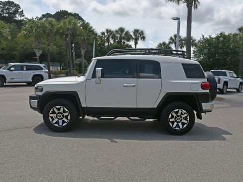 Used 2013 Toyota FJ Cruiser 4WD w/ Convenience Pkg image 6