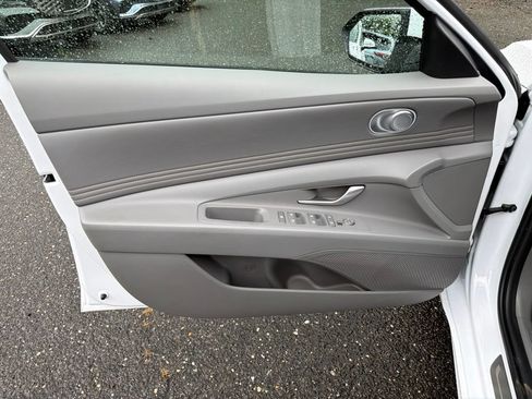 Certified 2025 Hyundai Elantra SEL FWD image 16