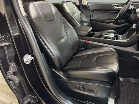 Used 2020 Ford Edge Titanium w/ Equipment Group 301A AWD/4WD image 28
