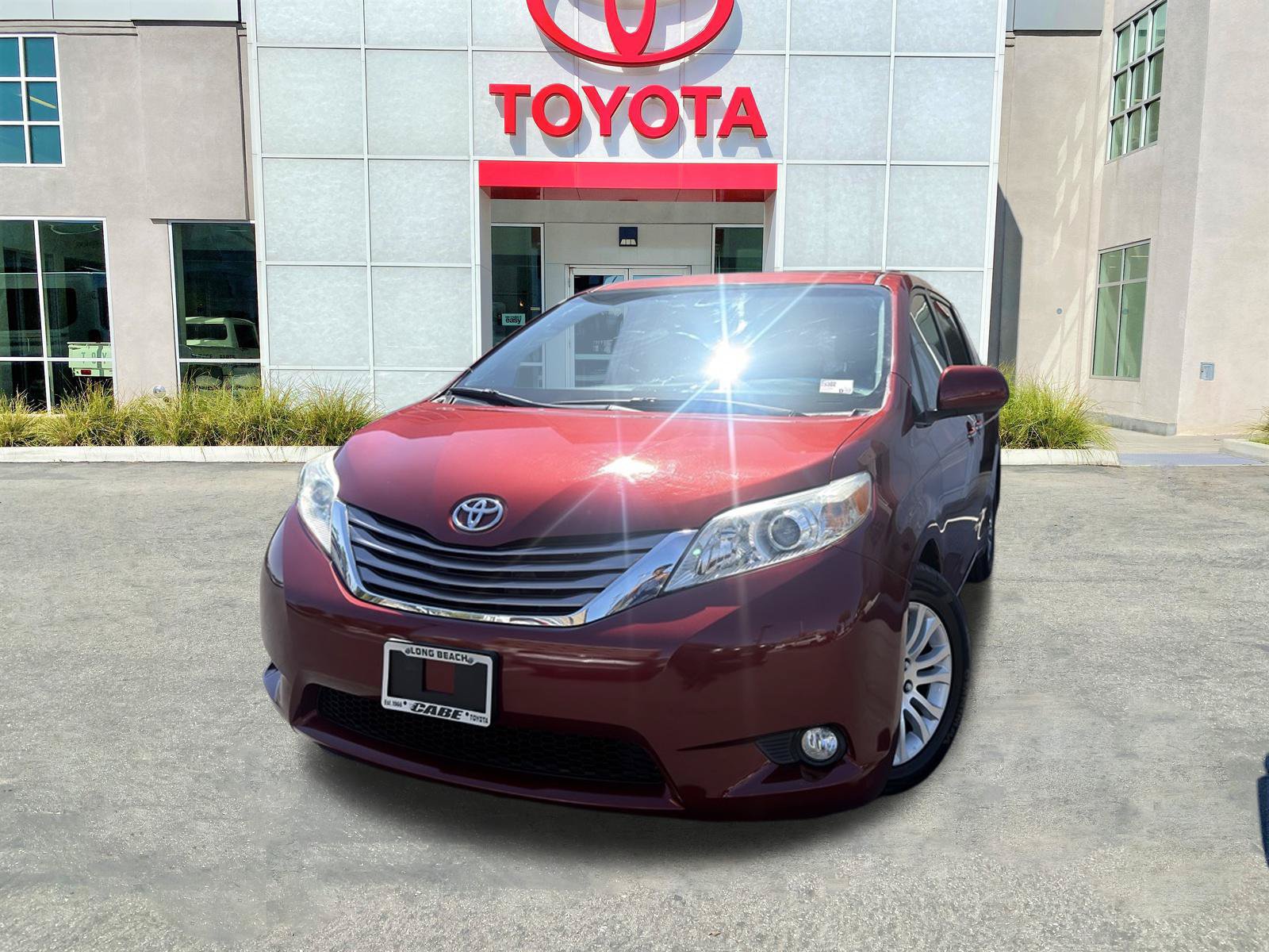 Used 2017 Toyota Sienna XLE Premium FWD image 4