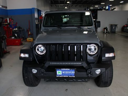 Used 2022 Jeep Wrangler Unlimited Sport AWD/4WD image 3