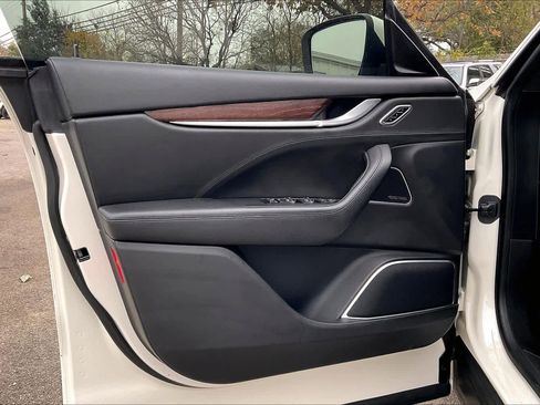 Used 2017 Maserati Levante S image 21