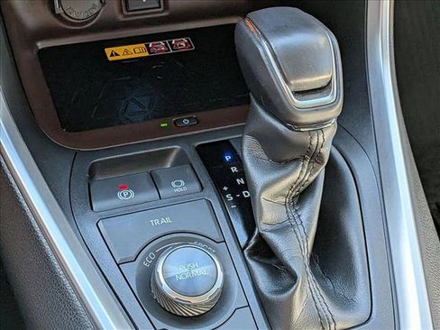 Used 2022 Toyota RAV4 Limited image 12