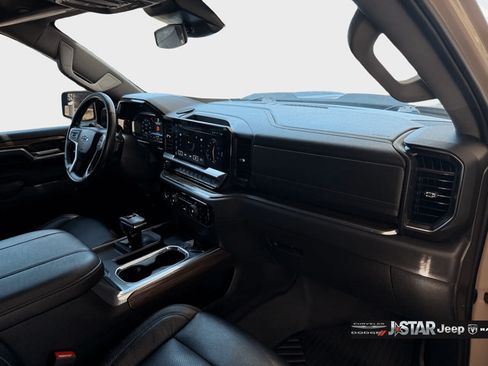 Used 2023 Chevrolet Silverado 1500 LT Trail Boss AWD/4WD image 17