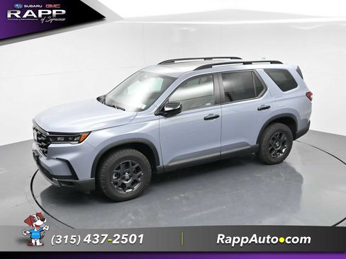 Used 2024 Honda Pilot TrailSport image 1