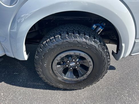 Certified 2017 Ford F150 Raptor w/ Equipment Group 802A Luxury image 34