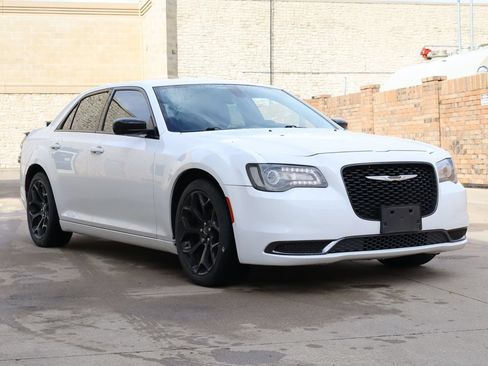 Used 2020 Chrysler 300 Touring w/ Sport Appearance Package RWD image 2