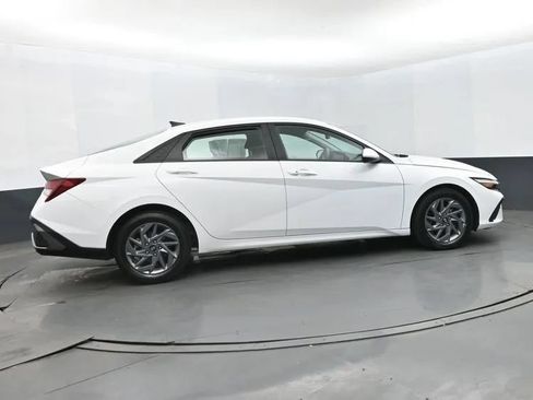 Used 2024 Hyundai Elantra SEL FWD image 4