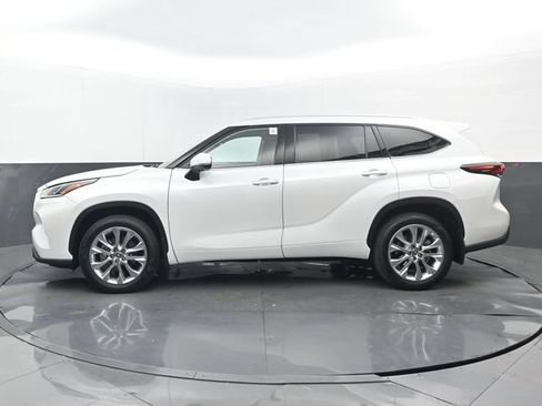Used 2025 Toyota Highlander Limited FWD image 22