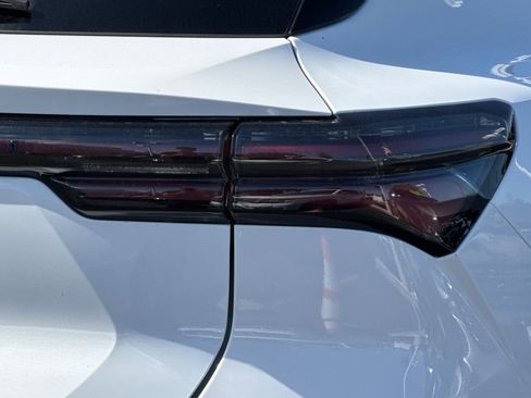 Used 2025 Chevrolet Equinox EV LT w/ Convenience Package image 46