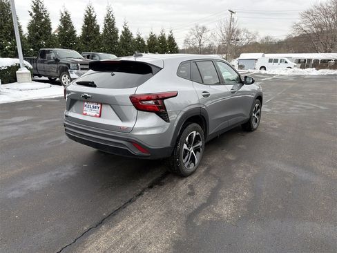 Used 2025 Chevrolet Trax RS w/ Sunroof Package image 8