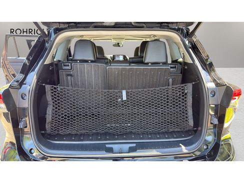 Used 2022 Toyota Highlander XLE AWD/4WD image 19