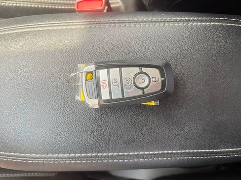 Used 2022 Ford Escape SEL w/ Technology Package FWD image 28