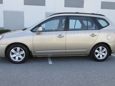 Used 2008 Kia Rondo LX FWD image 2