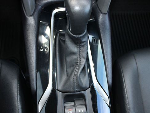 Used 2022 Toyota Corolla Cross XLE w/ Convenience Package FWD image 24