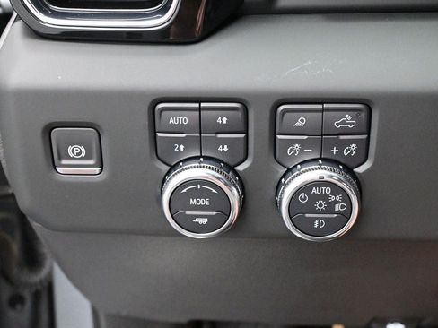 Used 2024 GMC Sierra 1500 Denali w/ Technology Package AWD/4WD image 21