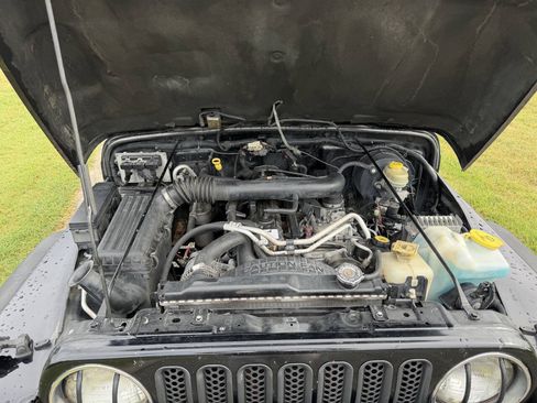 Used 2004 Jeep Wrangler 4WD image 26
