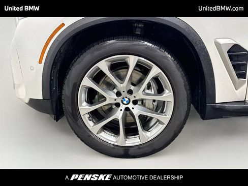 Used 2024 BMW X5 xDrive40i w/ Premium Package AWD/4WD image 9