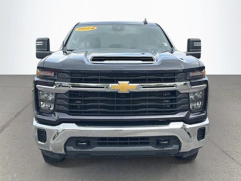 Used 2024 Chevrolet Silverado 2500 LT AWD/4WD image 9