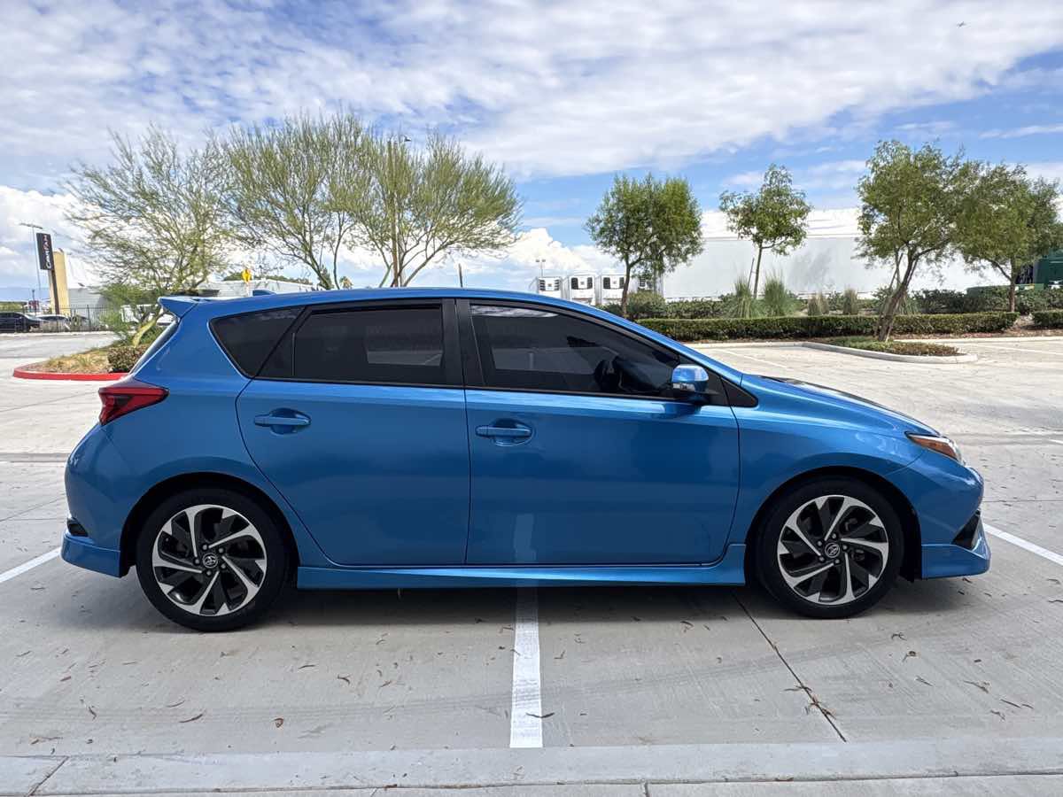 Used 2017 Toyota Corolla iM w/ Carpet Mat Package FWD image 2