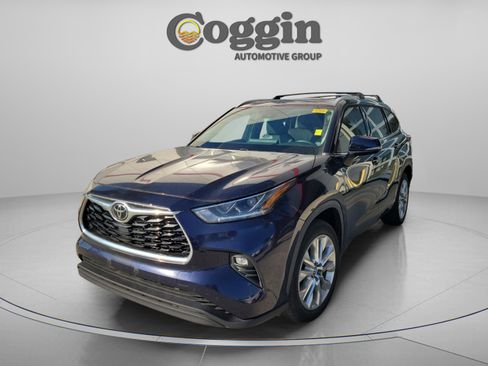 Used 2023 Toyota Highlander Limited image 1