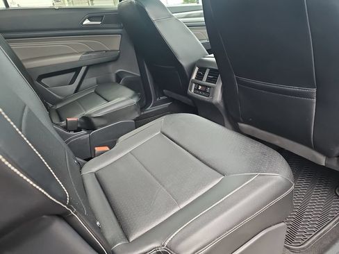 Used 2022 Volkswagen Atlas SEL R-Line AWD/4WD image 11