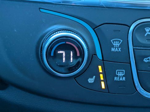 Used 2018 Chevrolet Traverse LT FWD image 14