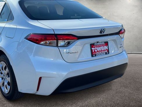 Used 2025 Toyota Corolla LE w/ Convenience Package image 5