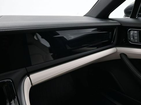 Used 2025 Porsche Panamera image 23
