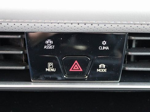 Used 2025 Volkswagen Atlas Peak Edition SE image 15