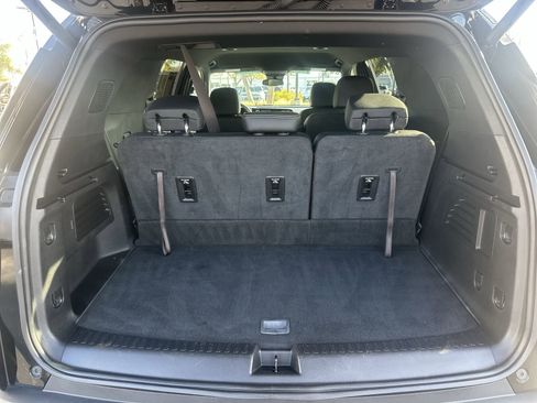 Used 2025 Chevrolet Traverse LT image 33
