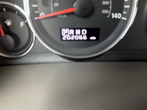 Used 2009 Jeep Commander Sport image 12