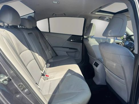 Used 2017 Honda Accord Touring image 9