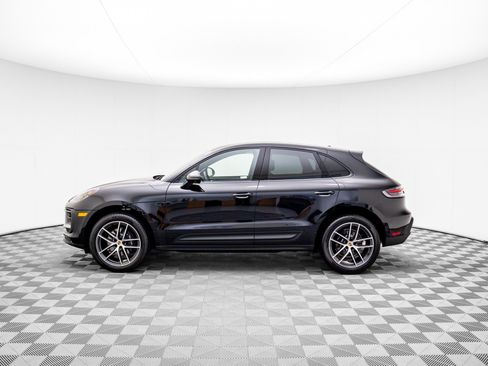Certified 2025 Porsche Macan image 2
