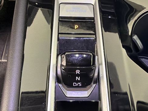 Used 2024 Volkswagen Atlas SE FWD image 32