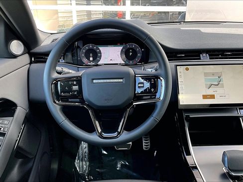 Used 2025 Land Rover Range Rover Evoque Dynamic SE image 5