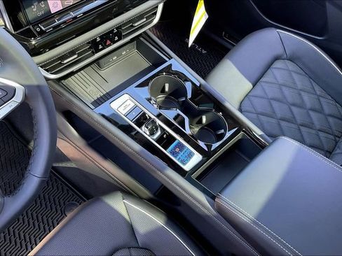 New 2025 Volkswagen Atlas SEL Premium R-Line image 9