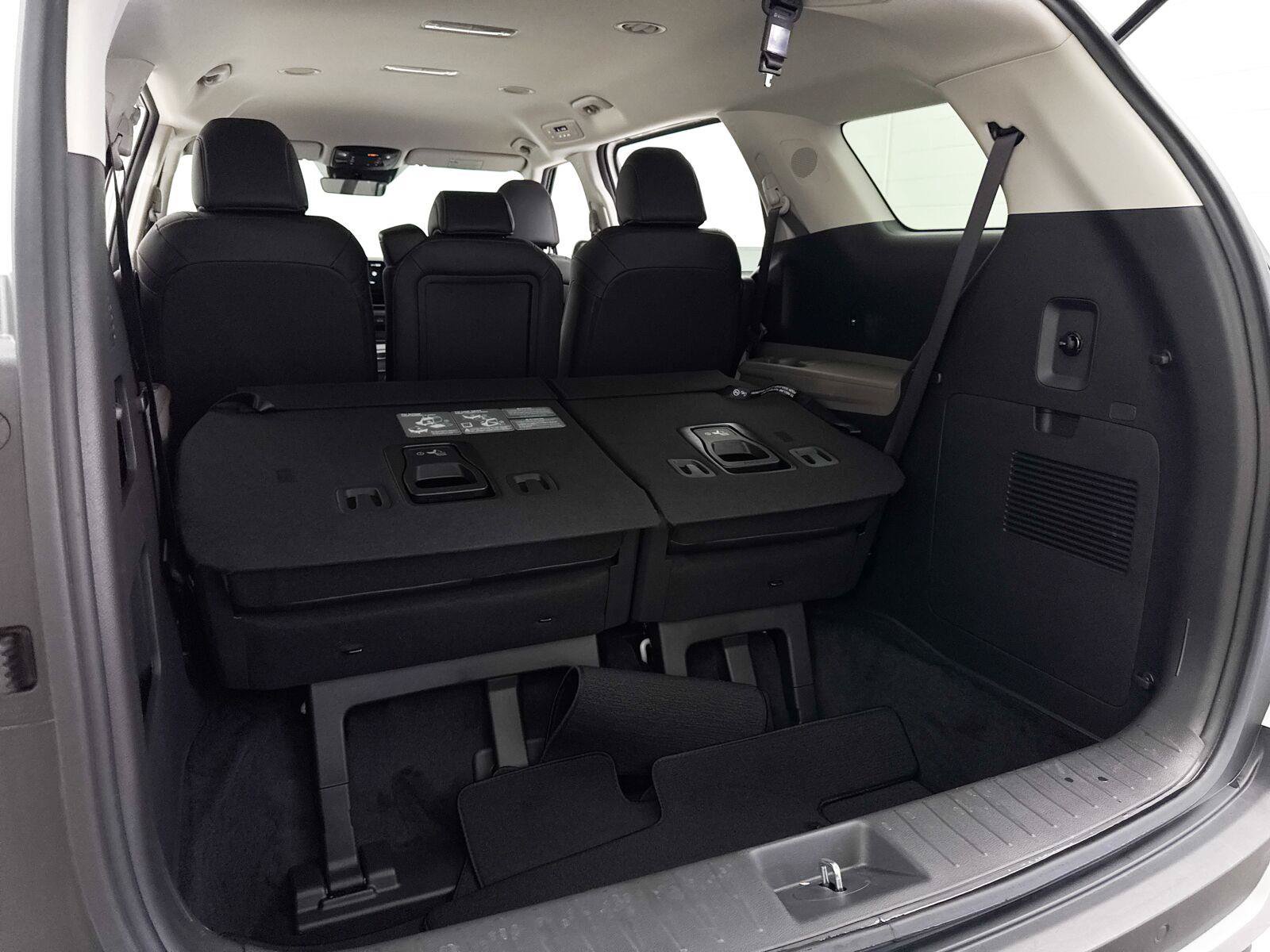 Used 2026 Kia Carnival FWD image 31
