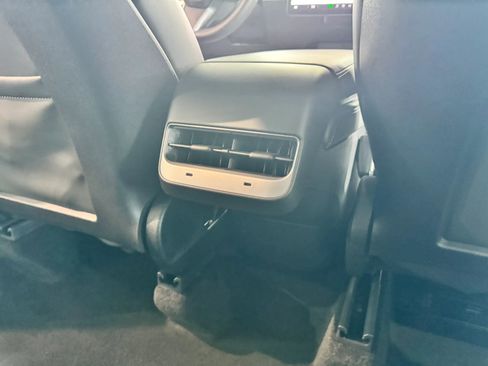 Used 2024 Tesla Model Y Long Range image 17