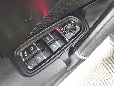 Used 2018 Porsche Cayenne Platinum Edition w/ Premium Package AWD/4WD image 28