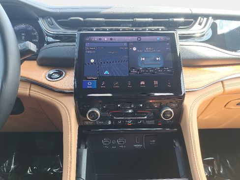 Certified 2025 Jeep Grand Cherokee L Summit AWD/4WD image 22