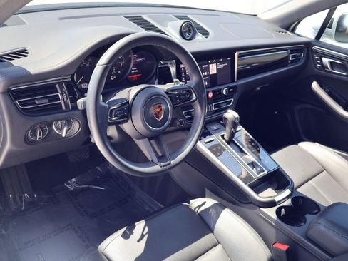 Certified 2026 Porsche Macan AWD/4WD image 4