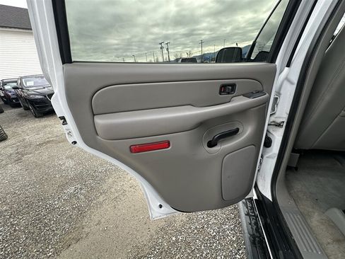 Used 2005 Chevrolet Tahoe LS w/ Preferred Equipment Group AWD/4WD image 15