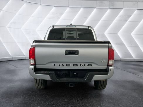 Used 2016 Toyota Tacoma TRD Off-Road w/ Premium & Technology Package AWD/4WD image 5