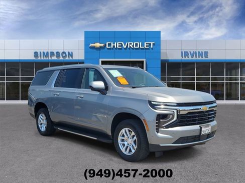 Used 2026 Chevrolet Suburban LS RWD image 2