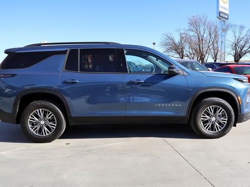 New 2026 Chevrolet Traverse LT w/ Driver Confidence Package image 3