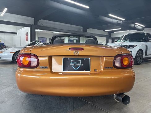 Used 2000 MAZDA MX-5 Miata image 11